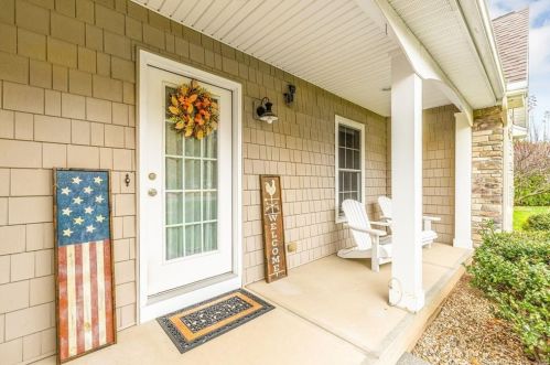 2 Hayfield Ln, East Windsor, CT 06016-9427