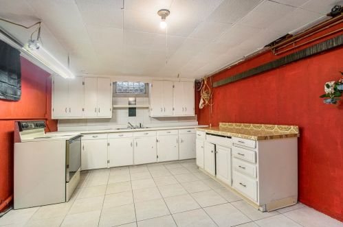 908 Grove St, Mishawaka IN  46545-6054 exterior