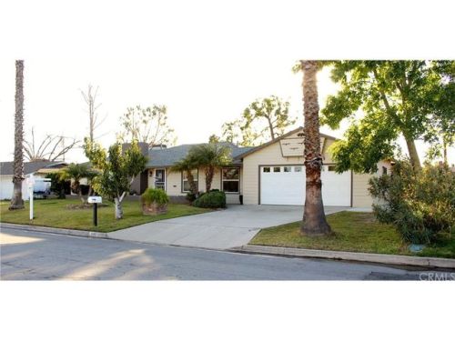 940 Pne Ave, Rialto CA  92376-4555 exterior