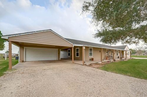 9808 Beyer Rd, Needville, TX 77461-7578