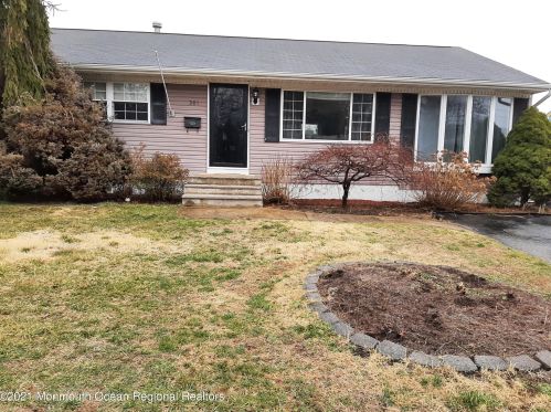 301 Arrowhead Park Dr, Bricktown, NJ 08724-3834