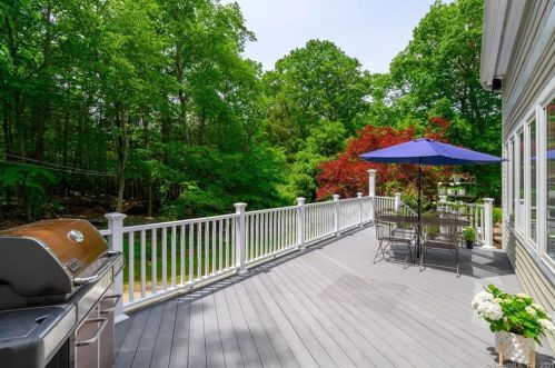 9 New Brg Rd, Brookfield Center CT  06804 exterior