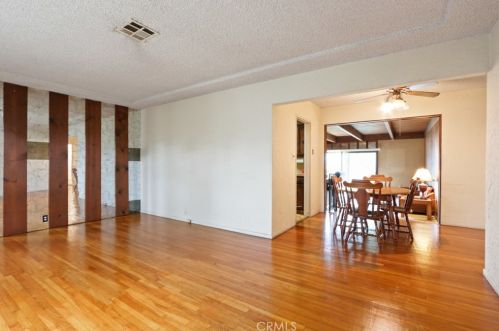 2709 219th St, Long Beach, CA 90810-1728