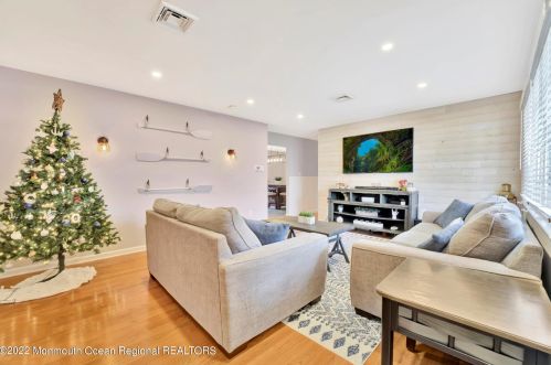 528 Devon St, Lacey NJ  08731-2328 exterior