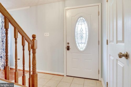 8492 Magic Tree Ct, Springfield VA  22153-3811 exterior