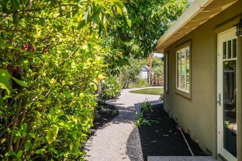 368 Fontainbleau Ter, Los Altos CA  94022-2229 exterior