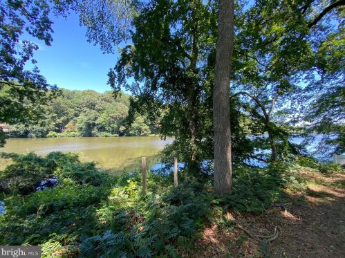 213 Shore Dr, Dover DE  19901-5740 exterior