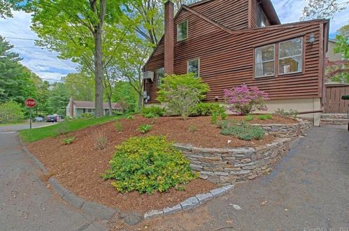 82 Chambers St, Manchester CT  06042-2912 exterior