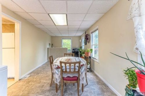 7 2nd Ave, West Milford NJ  07480-3317 exterior