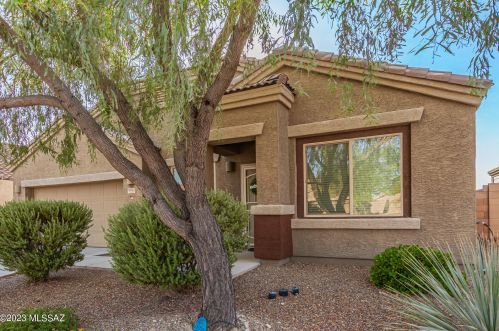 9957 Crook Ln, Tucson, AZ 85742-8653