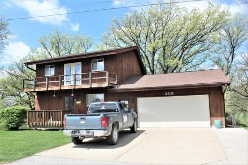 205 Oak Ave, Logan, IA 51546-1247