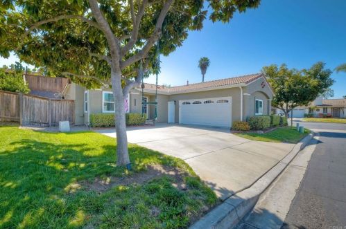 2169 Fiori Dr, Vista, CA 92084-7737