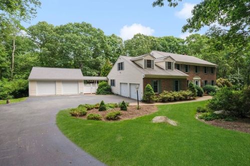 108 John Scott Ln, North Kingstown, RI 02852-2927