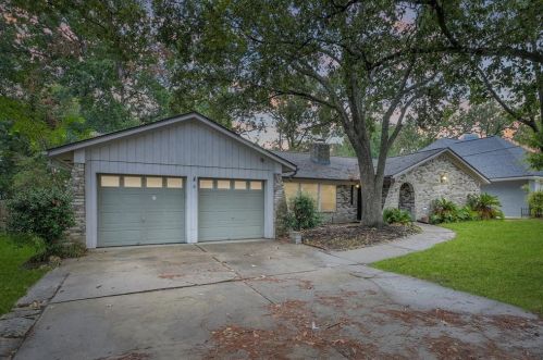 8 Shadowood St, Conroe TX  77304-1772 exterior