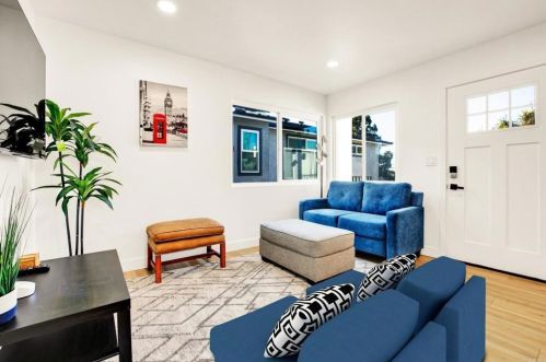 711 California St, Oceanside CA  92054-5908 exterior