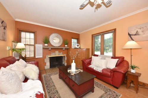 5730 Bel Aire Dr, Milwaukee, WI 53209-4304