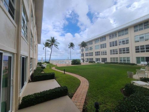 3851 Ocean Blvd, Delray Beach FL  33483-7468 exterior