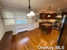 309 Ivy Ave, Westbury NY  11590-1938 exterior