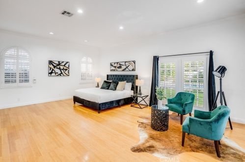 11814 Hesby St, North Hollywood CA  91607-3218 exterior