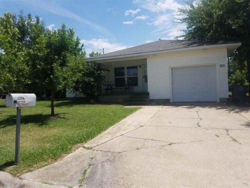 2206 Ozmun Ave, Lawton, OK 73505-2146