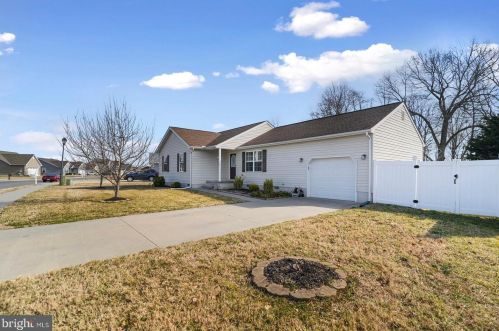 142 Waterway Dr, Frederica, DE 19946-2103