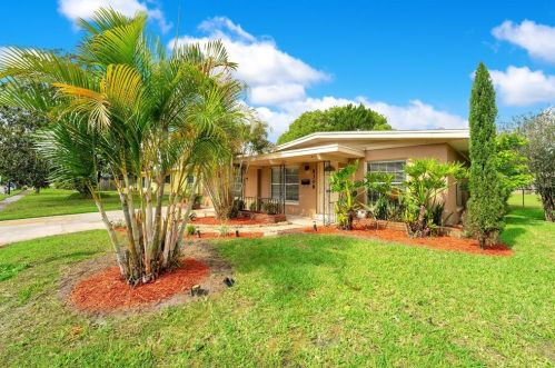 5308 Kingswood Dr, Orlando, FL 32810-5445