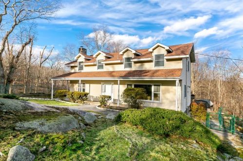 1312 Winding Ct, Mohegan Lake, NY 10547-2004