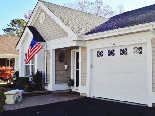 19 Douglaston Ct, Panamoka, NY 11961-1609
