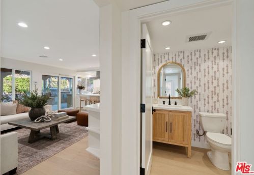 27041 Esward Dr, Calabasas CA  91301-2322 exterior