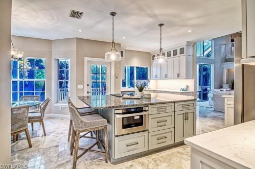 466 Sea Oats Dr, Sanibel FL  33957-5413 exterior