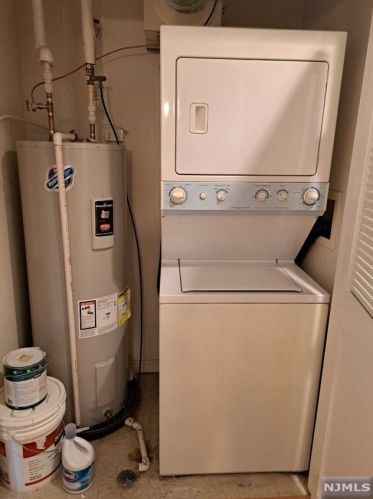 3401 City Pl, Edgewater NJ  07020-3146 exterior