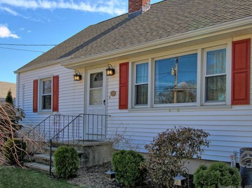 890 Shennecossett Rd, Groton, CT 06340-6047