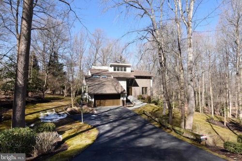 1101 Peppertree Dr, Great Falls, VA 22066-2203