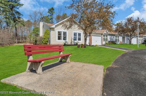 2 Taylor Ct, Lakewood NJ  08701-7317 exterior