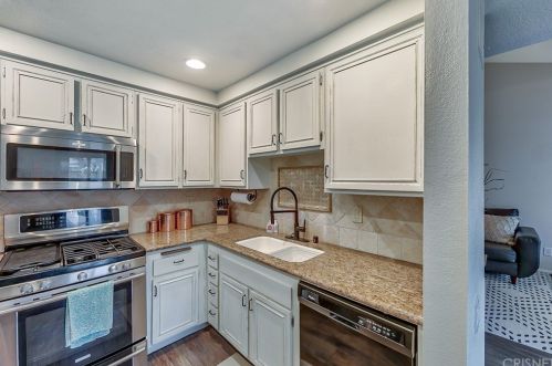 24605 Trevino Dr, Santa Clarita CA  91355-2816 exterior