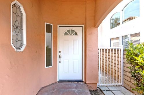 25836 Browning Pl, Santa Clarita, CA 91381-1228