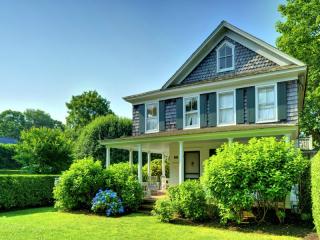 105 Buell Ln, East Hampton NY  11937-3211 exterior