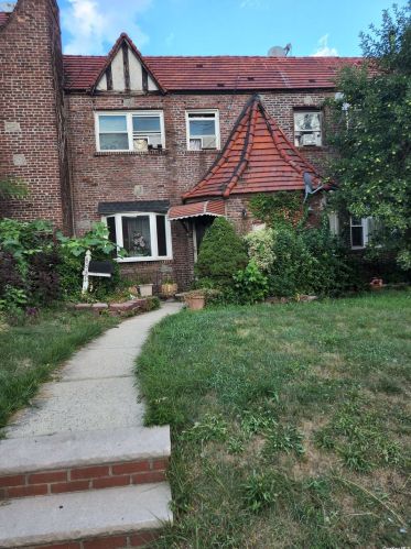 88-21 Francis Lewis Blvd, Jamaica, NY 11427-1668