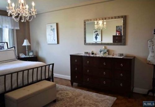 1375 River Rd, Edgewater NJ 07020-1518 exterior