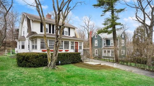 305 Flax Hill Rd, Norwalk, CT 06854-2507