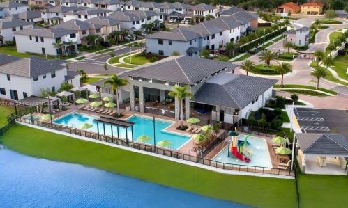 15800 88th Ave, Hialeah FL  33018-2019 exterior