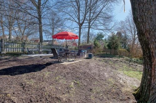 2353 Hollywood Dr, Pittsburgh PA 15235-4921 exterior