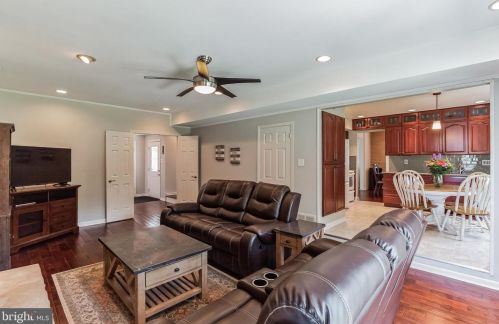 907 Quincy Dr, Yardley PA  19067-2902 exterior