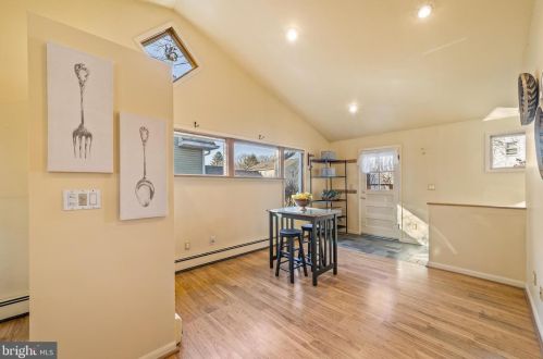 30 Greenfield Ave, Trenton NJ  08648-3828 exterior