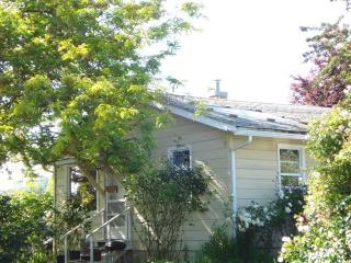 110 Suksdorf St, Winston, OR 97496-5585