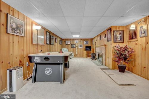 19 Columbia Dr, Camp Hill PA  17011-7636 exterior