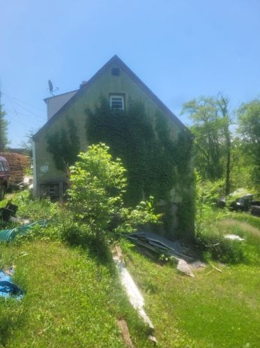 1104 4th St, North Charleroi, PA 15022-1207