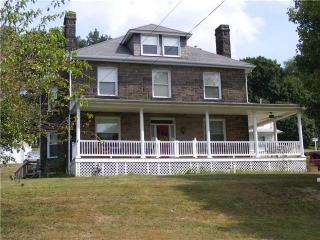 215 Helmbold Ave, Cabot, PA 16023-9785