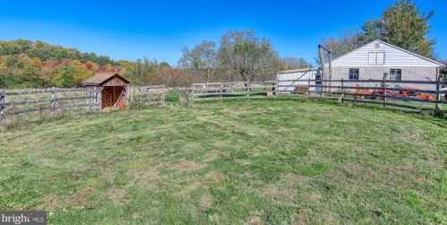 7455 Hillside Dr, Spring Grove PA  17362-8555 exterior