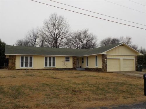 3001 Doering Ln, Muskogee, OK 74403-2327